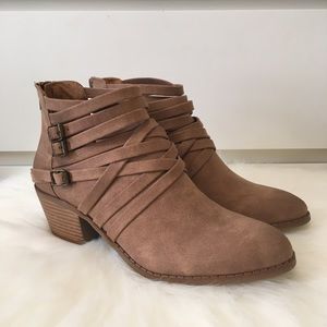 ❤️ Fergalicious by Fergie “Paisley” Booties